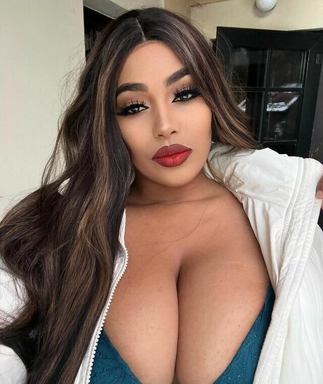 Thayana Babyy top pornstar photos