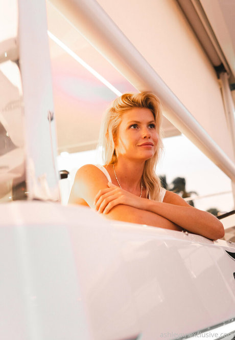 ashleybelle high quality model pictures