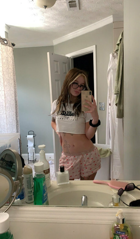 madinoelll nudes model picture