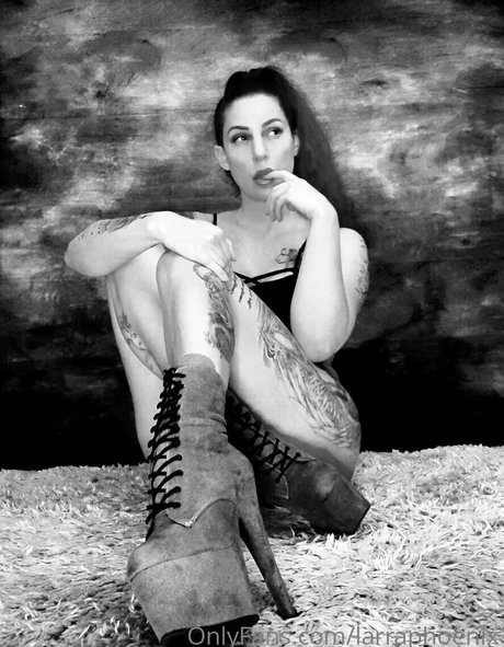 arielrhoades pretty actress pics