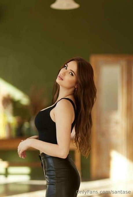 santase model erotic photo