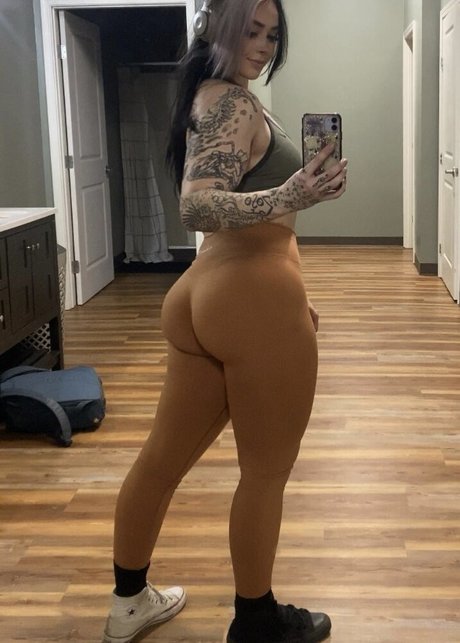 Professionalweakgirl exclusive model image