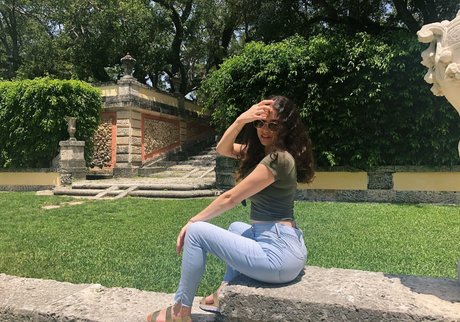 Gali Golan beautiful star pic