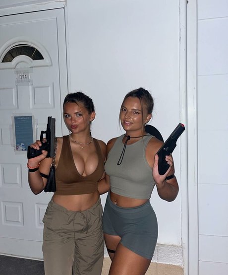 Maddy Hewett art star photo