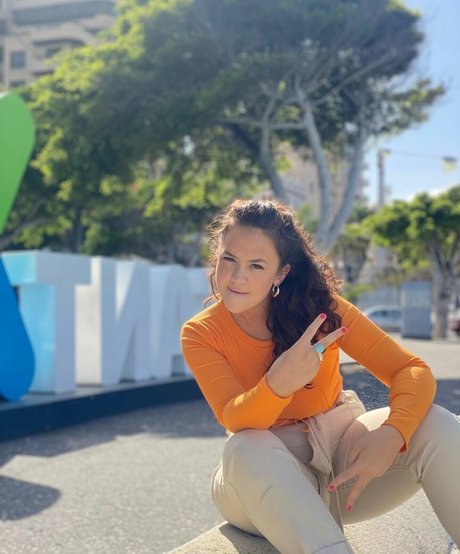 Eliza Butterworth top model photo