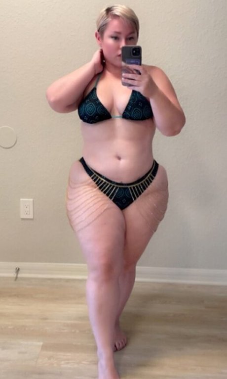 Caroline G high quality model images