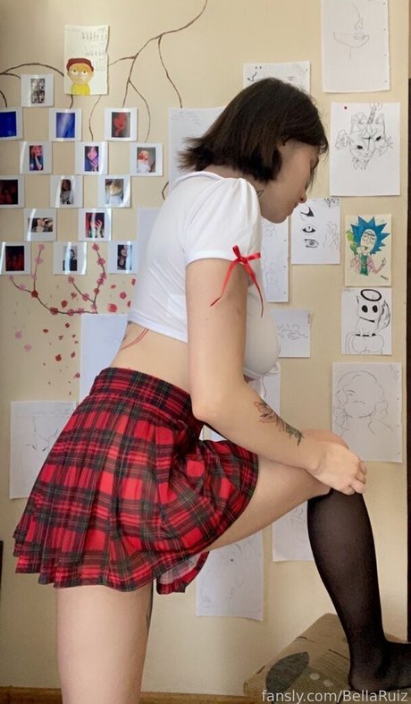 BellaRuiz model naked picture