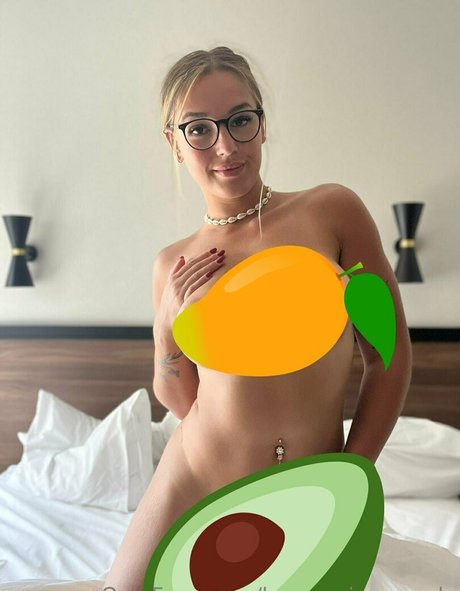 laramarieconrads sexy actress image