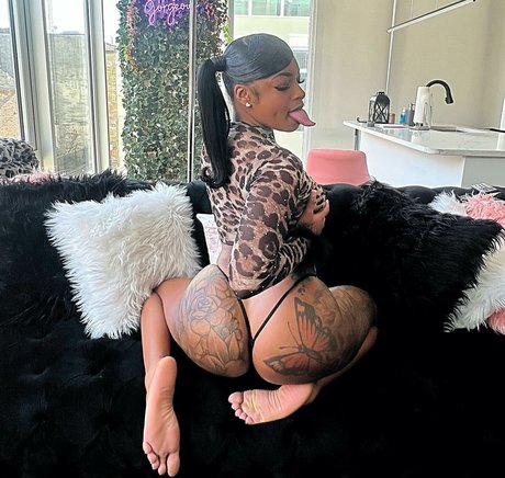 Long Tongue Fetish perfect actress gallery