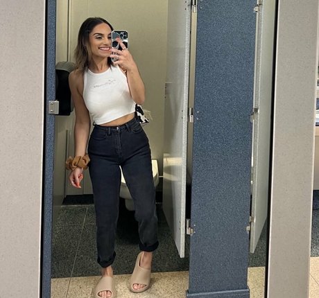 Desire Negro model hot pictures