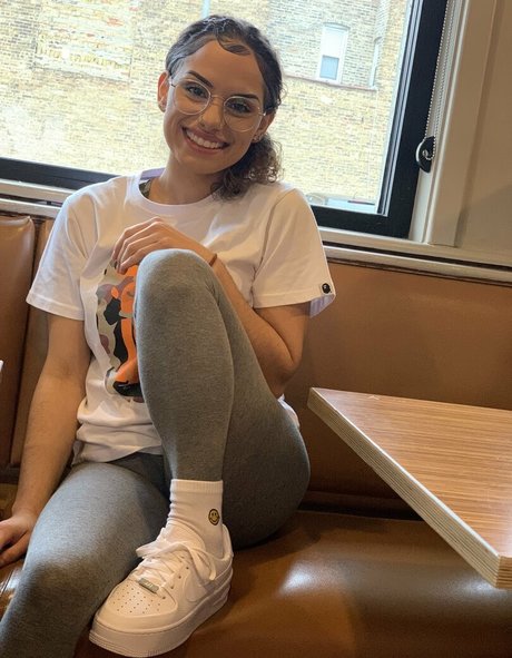 Desire Negro model hot photos