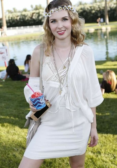 Kirsten Prout model top pics