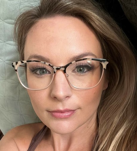 ThatERNurse pornographic model archive