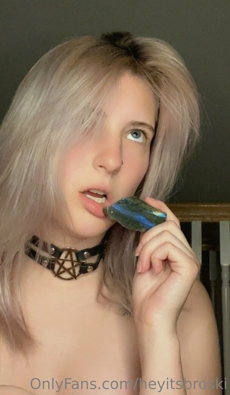 HeyItsBroski erotic actress picture