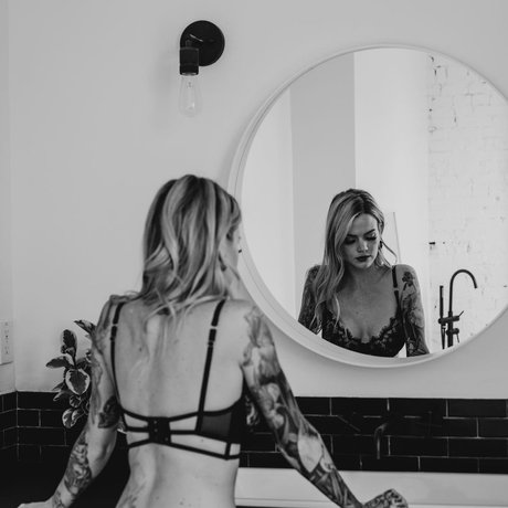 ohioliz model art galleries