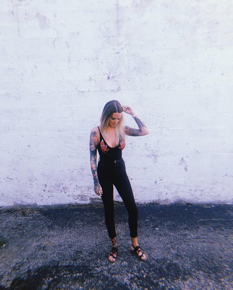 hairy onlyfans hot naked pic