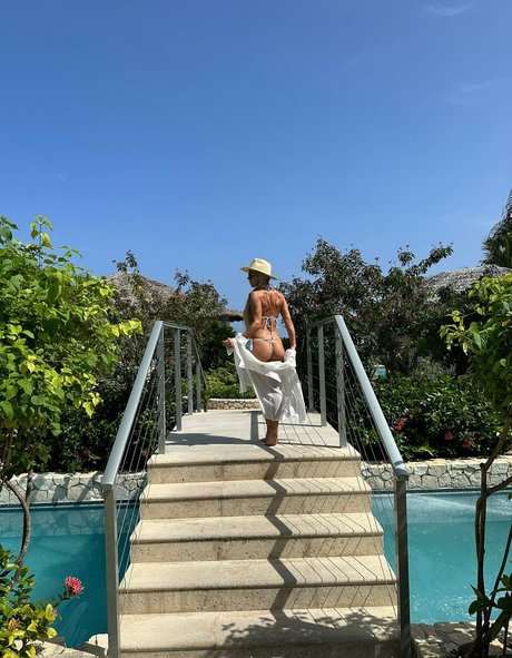 Suziebest model erotic gallery