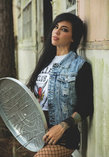 Alex Zedra model top img
