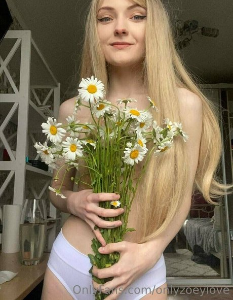 onlyzoeylove nude star picture