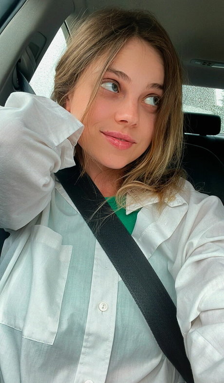 violetvelutto beautiful model photo