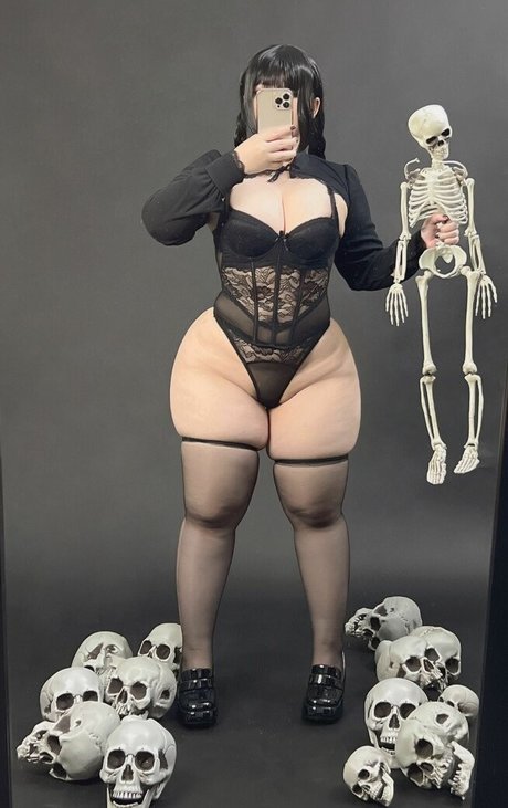 uyuychan2907 model pretty image