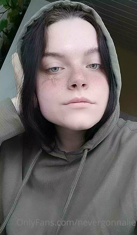 nevergonnalie nude actress galleries