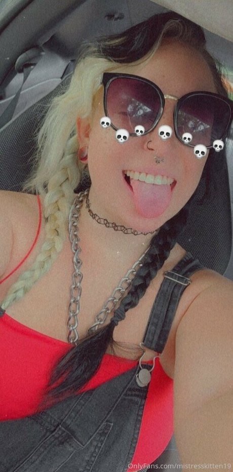 milf pregnant onlyfans top pic