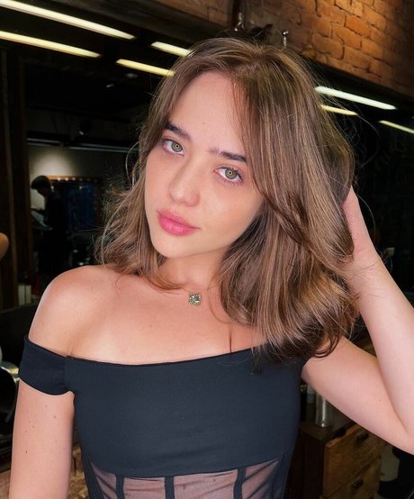 Bella Piero hd model pic