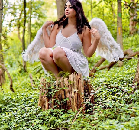 Jezz Angeles sexy model img