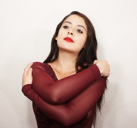 Jezz Angeles sexy actress photos