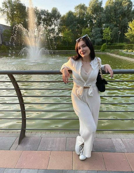 lips onlyfans pretty photo