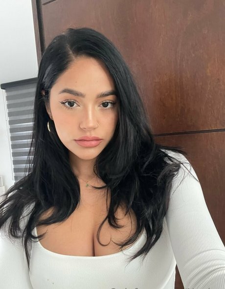 Novlux model adult picture