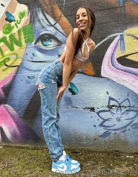 bikinibites nudes actress pics