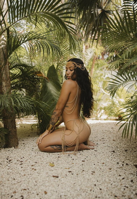 winniehoney naked actress gallery