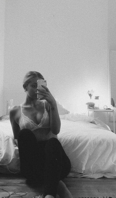 Momolit0 art pornstar gallery