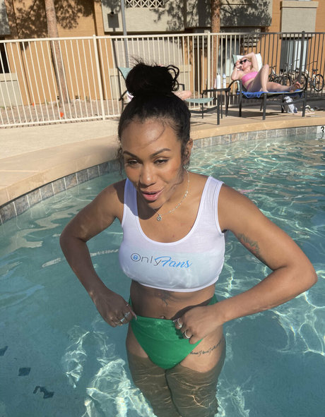 thatonegirlmikeyvlogs star nice picture