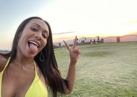 thatonegirlmikeyvlogs hd model archive