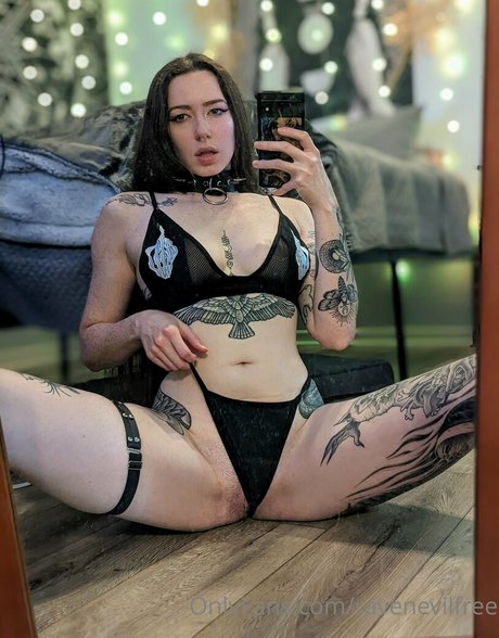 ravenevilfree star hot pictures