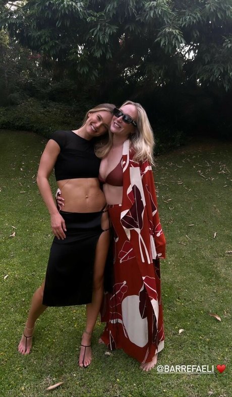 Bar Refaeli art model picture