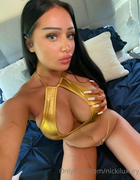 nickiluxury star erotic picture