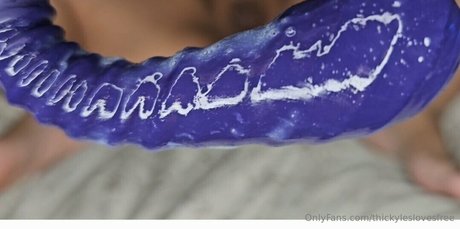 thickyleslovesfree hot actress image