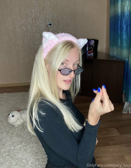 blue hair onlyfans beautiful photos