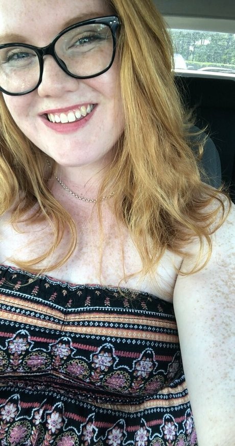 eveeg naked model picture