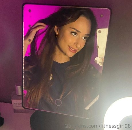 fitnessgirl98 nude pornstar pictures