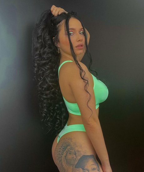 Julia Cher Alias Julia Connors exclusive star photo