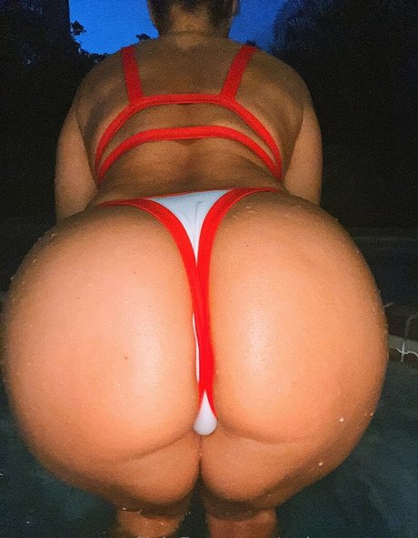 WomenMMA beautiful model pic