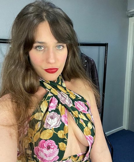 Lola Kirke erotic pornstar archive