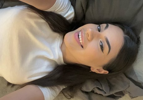 Savtiva pretty model pic