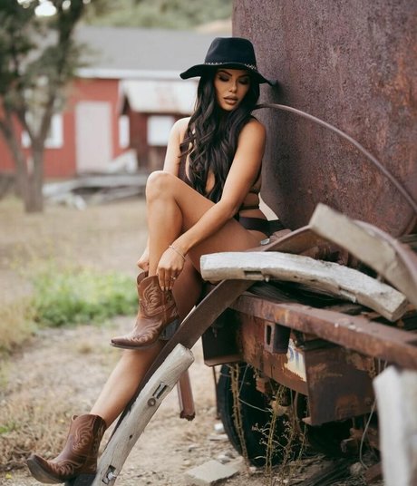 Danielle Ruiz model exclusive pic