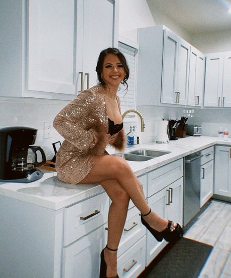 karenn fit nudes model galleries